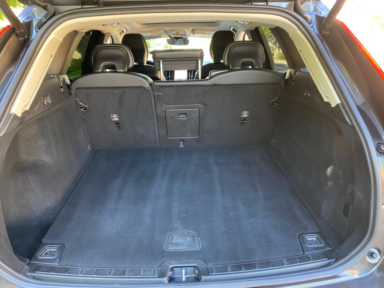 Volvo XC60 B5 AWD Core Dark Theme 2024