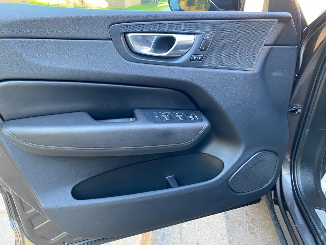 Volvo XC60 B5 AWD Core Dark Theme 2024