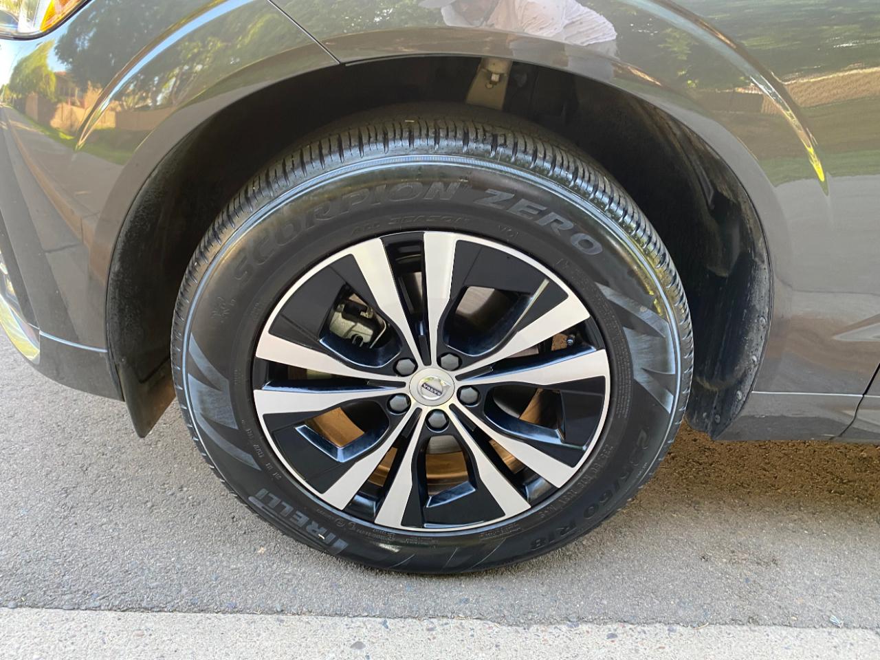 Volvo XC60 B5 AWD Core Dark Theme 2024
