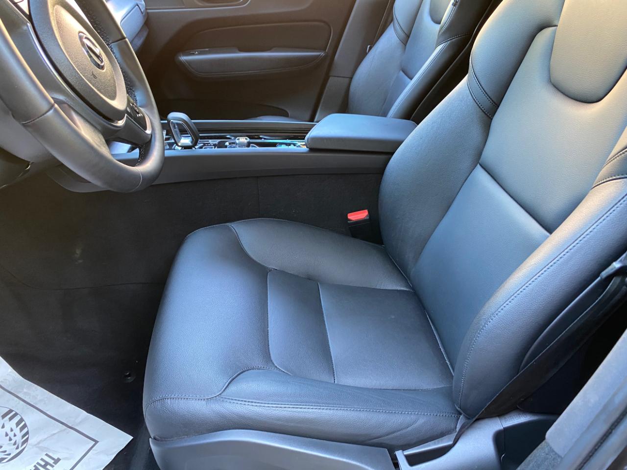 Volvo XC60 B5 AWD Core Dark Theme 2024