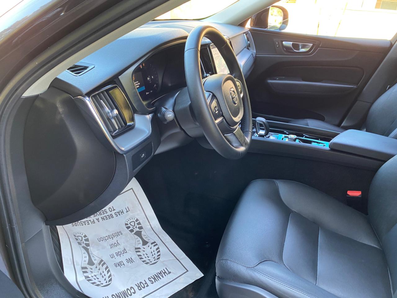 Volvo XC60 B5 AWD Core Dark Theme 2024