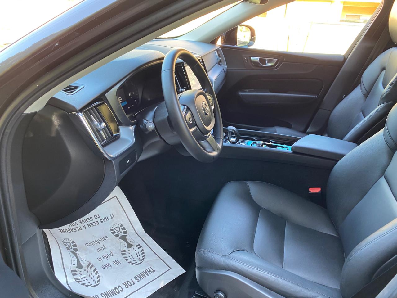 Volvo XC60 B5 AWD Core Dark Theme 2024