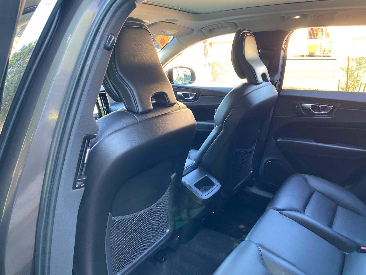 Volvo XC60 B5 AWD Core Dark Theme 2024