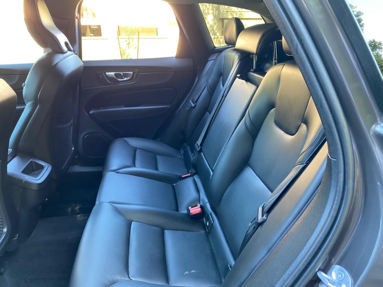 Volvo XC60 B5 AWD Core Dark Theme 2024