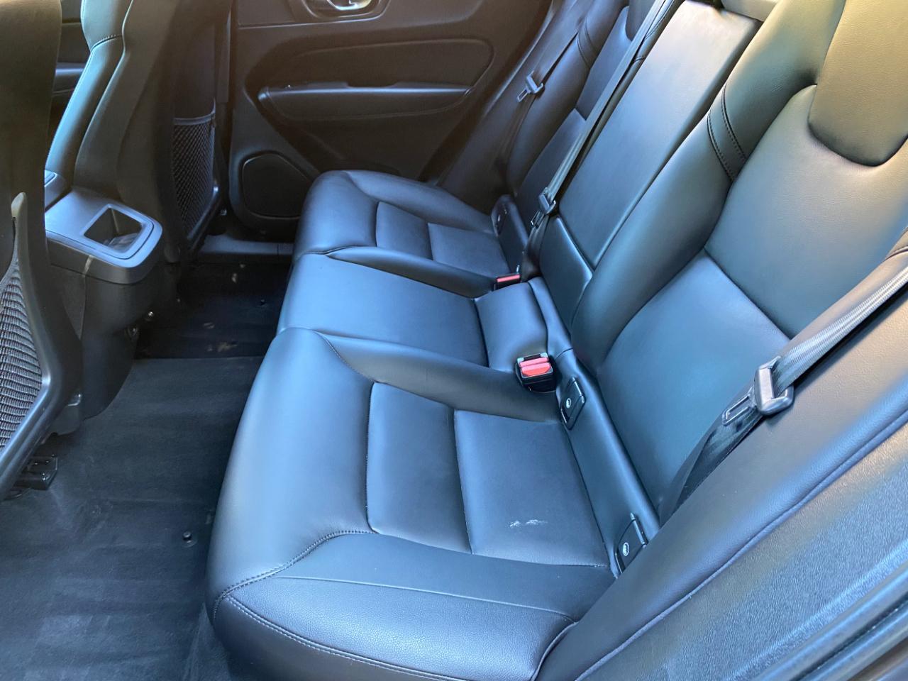 Volvo XC60 B5 AWD Core Dark Theme 2024