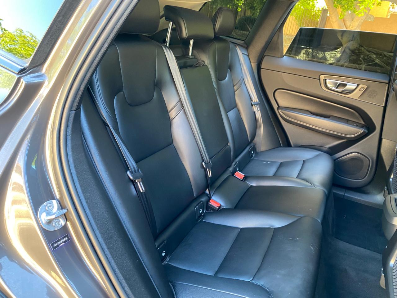 Volvo XC60 B5 AWD Core Dark Theme 2024