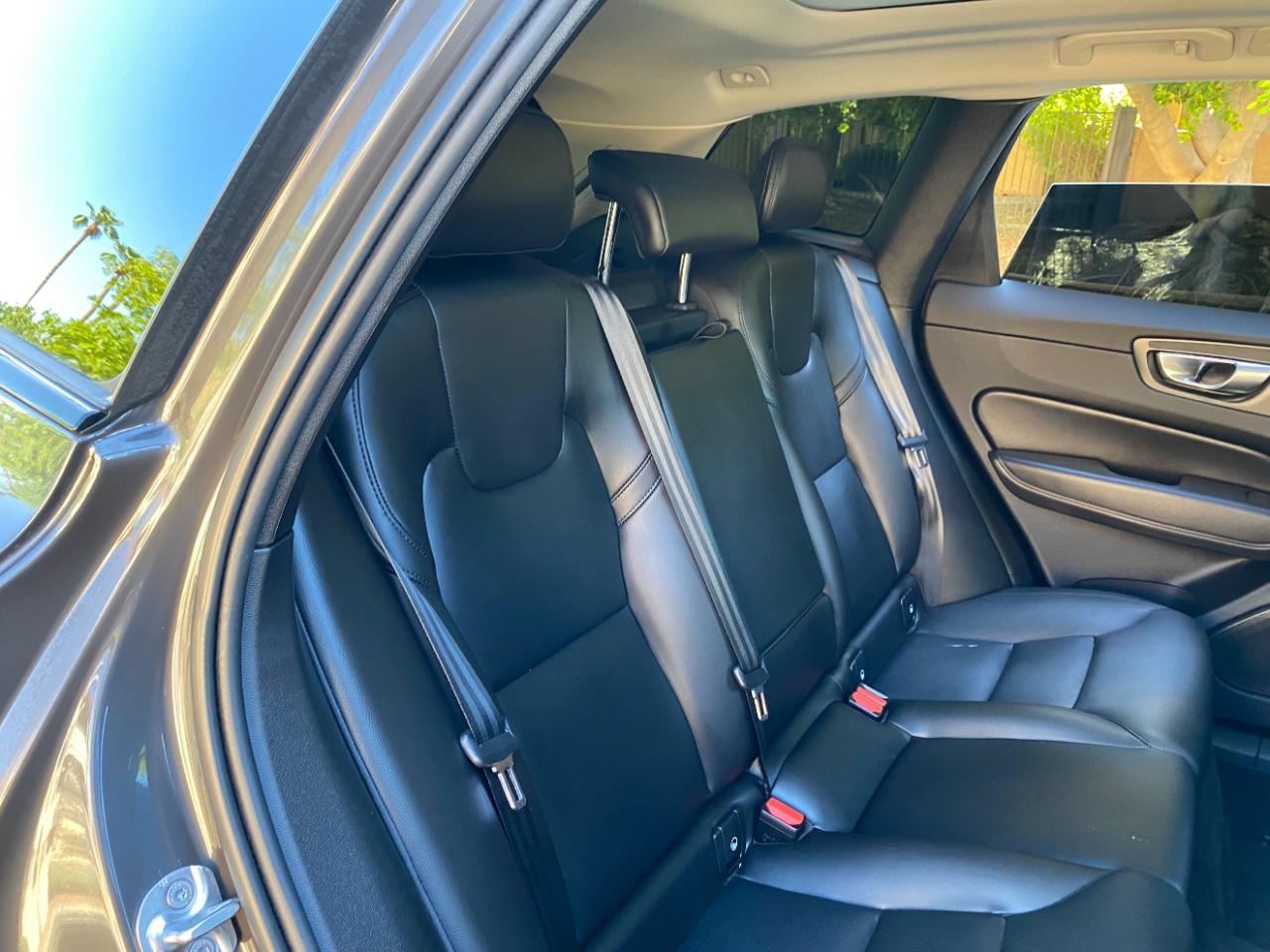 Volvo XC60 B5 AWD Core Dark Theme 2024