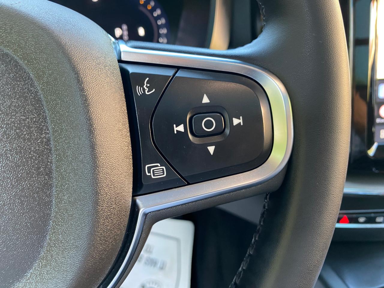 Volvo XC60 B5 AWD Core Dark Theme 2024