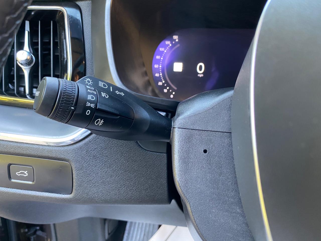 Volvo XC60 B5 AWD Core Dark Theme 2024