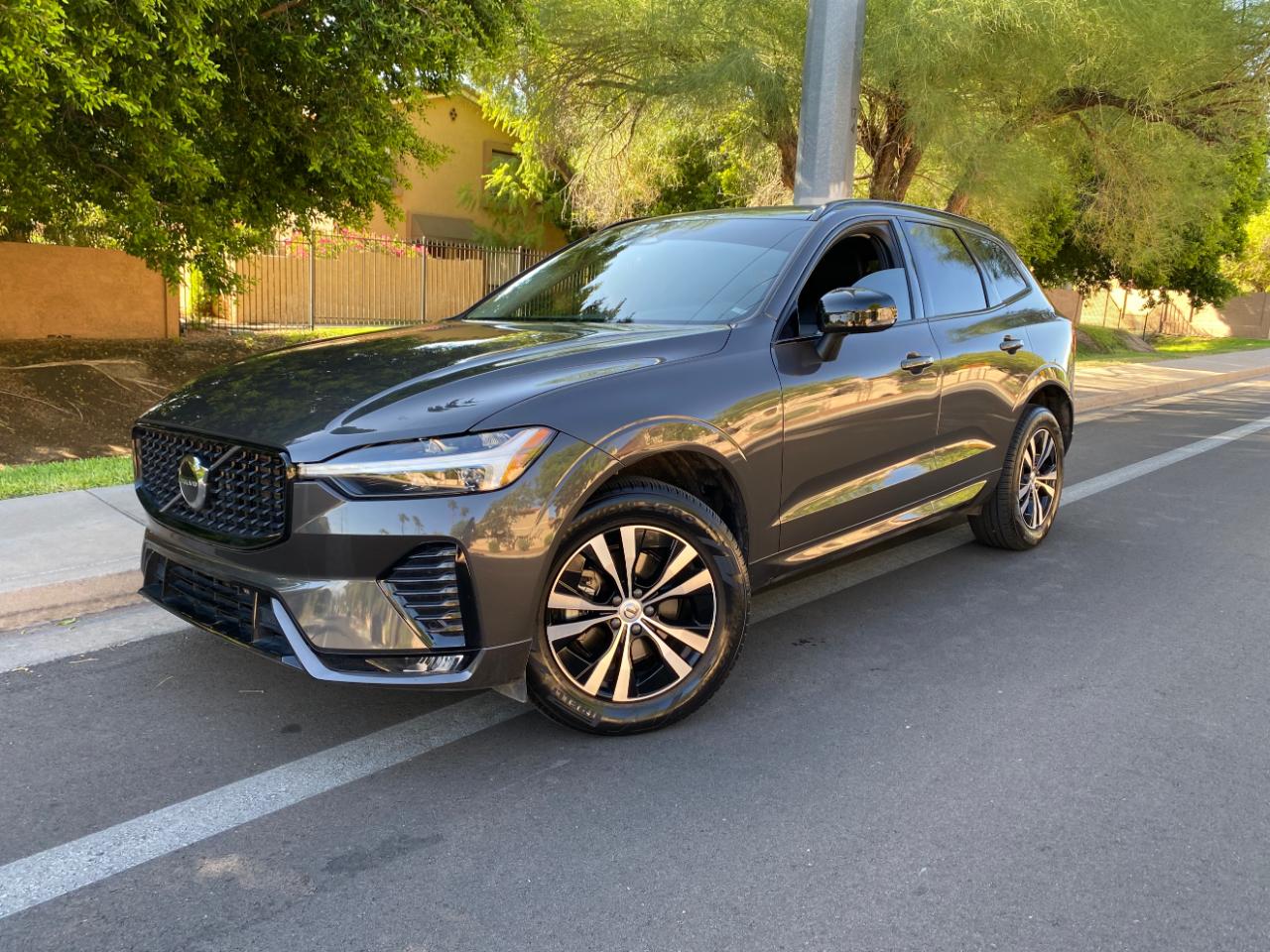 Volvo XC60 B5 AWD Core Dark Theme 2024