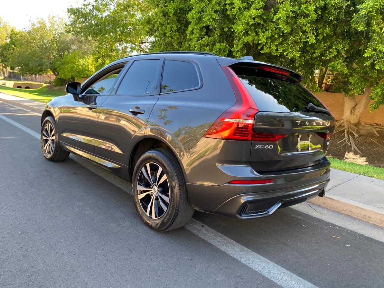 Volvo XC60 B5 AWD Core Dark Theme 2024