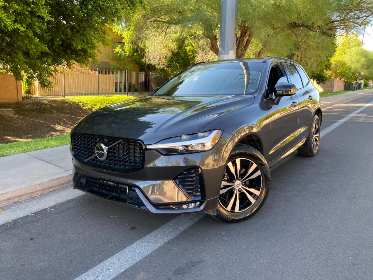 Volvo XC60 B5 AWD Core Dark Theme 2024