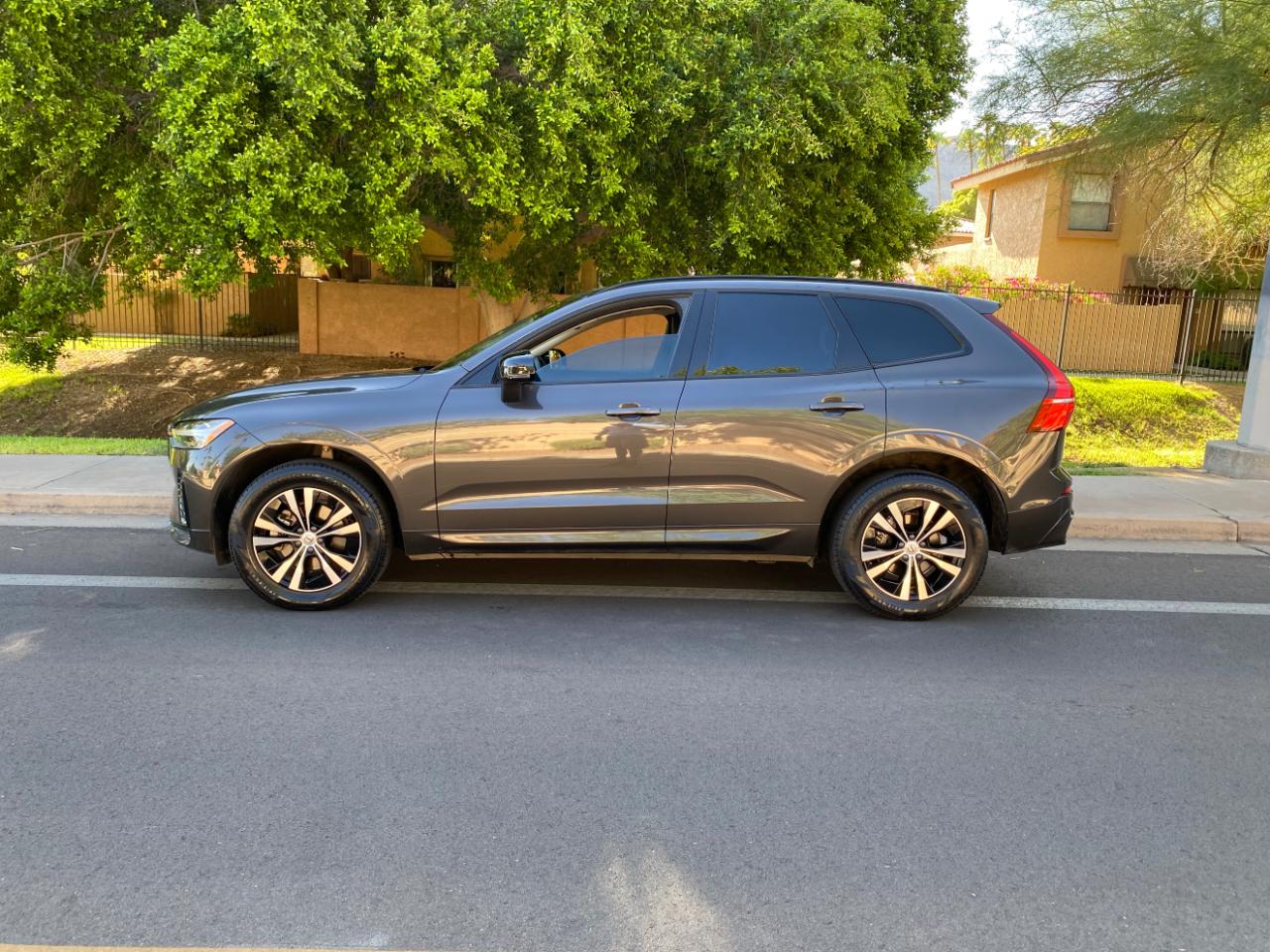 Volvo XC60 B5 AWD Core Dark Theme 2024