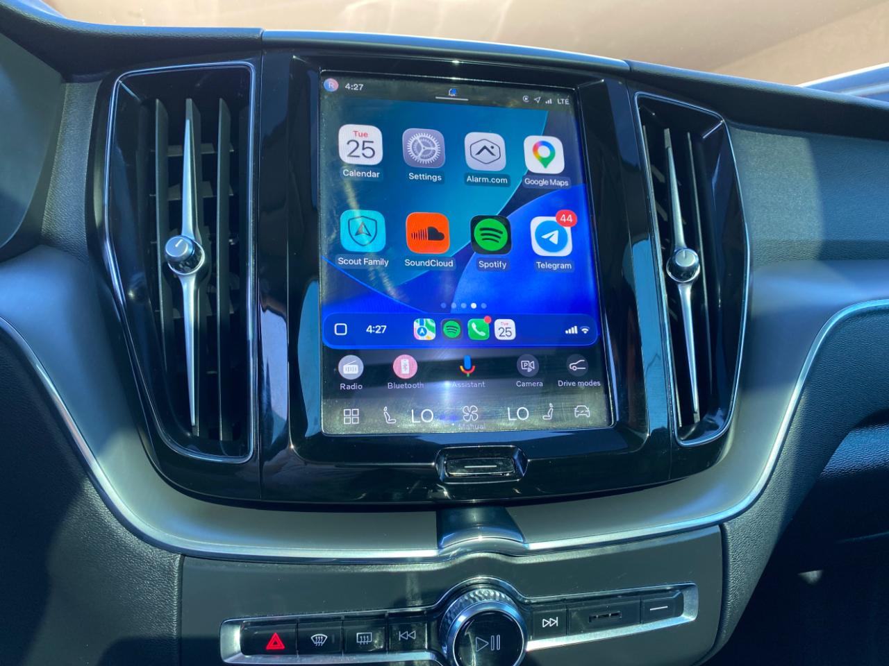 Volvo XC60 B5 AWD Core Dark Theme 2024