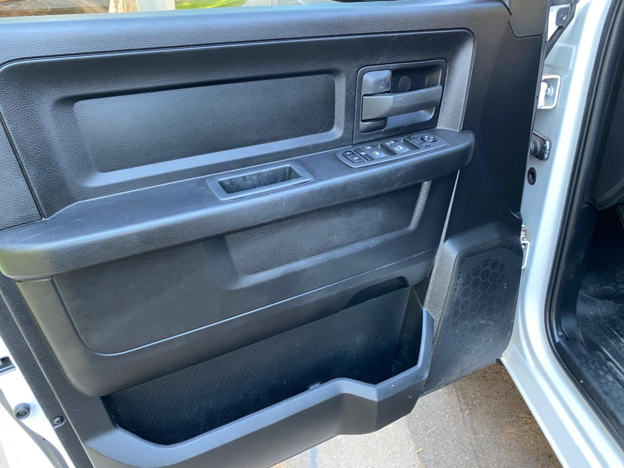 RAM 1500 Classic Tradesman 4x4 Quad Cab 6'4" Box 2022