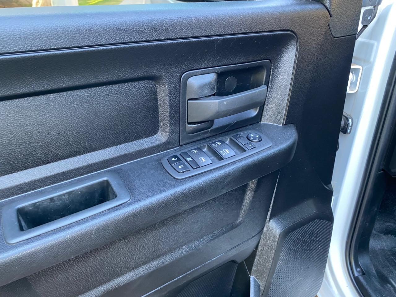 RAM 1500 Classic Tradesman 4x4 Quad Cab 6'4" Box 2022