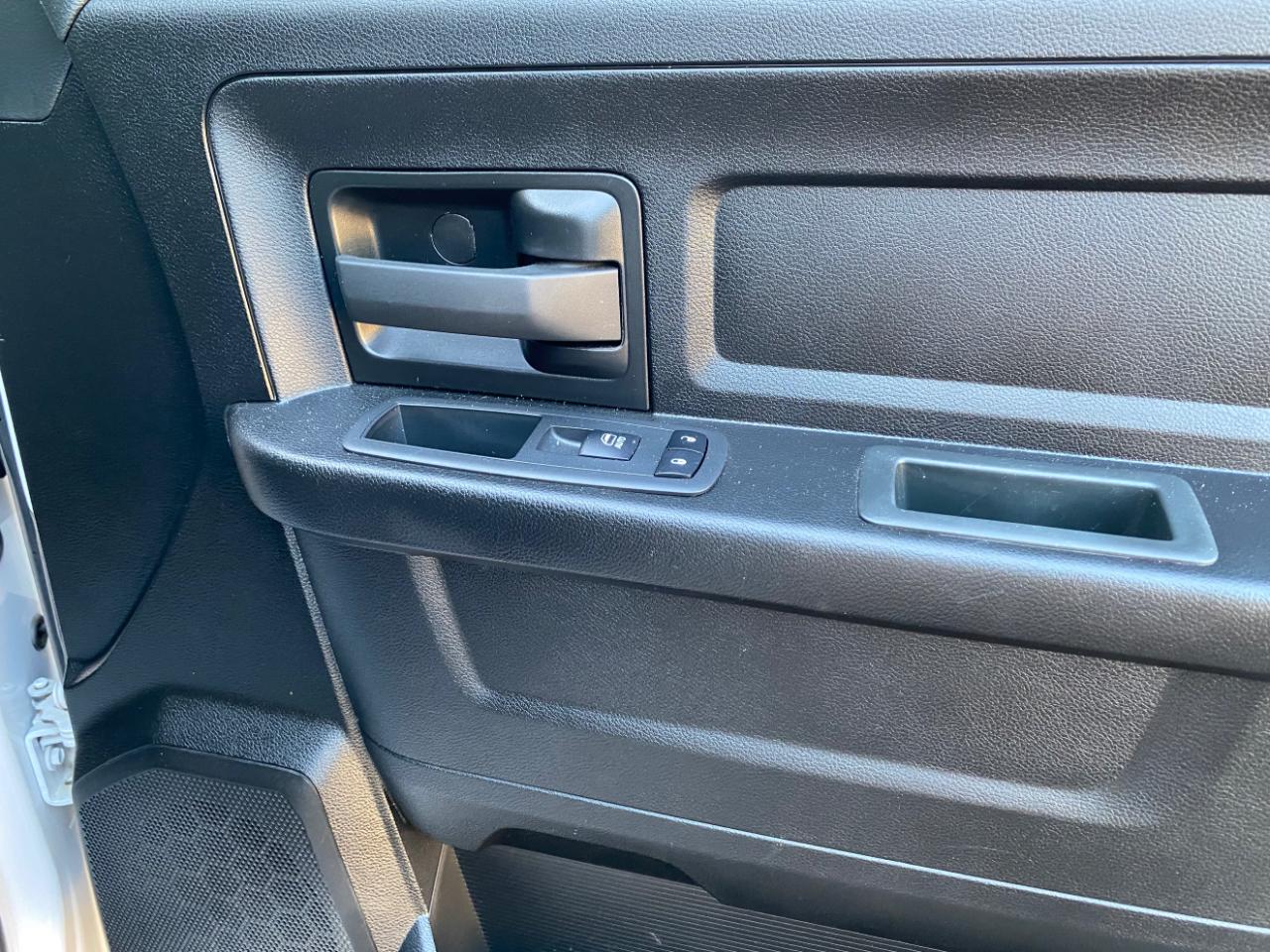 RAM 1500 Classic Tradesman 4x4 Quad Cab 6'4" Box 2022