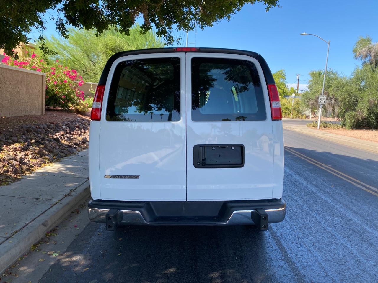 Chevrolet Express Cargo Van RWD 2500 135" 2025