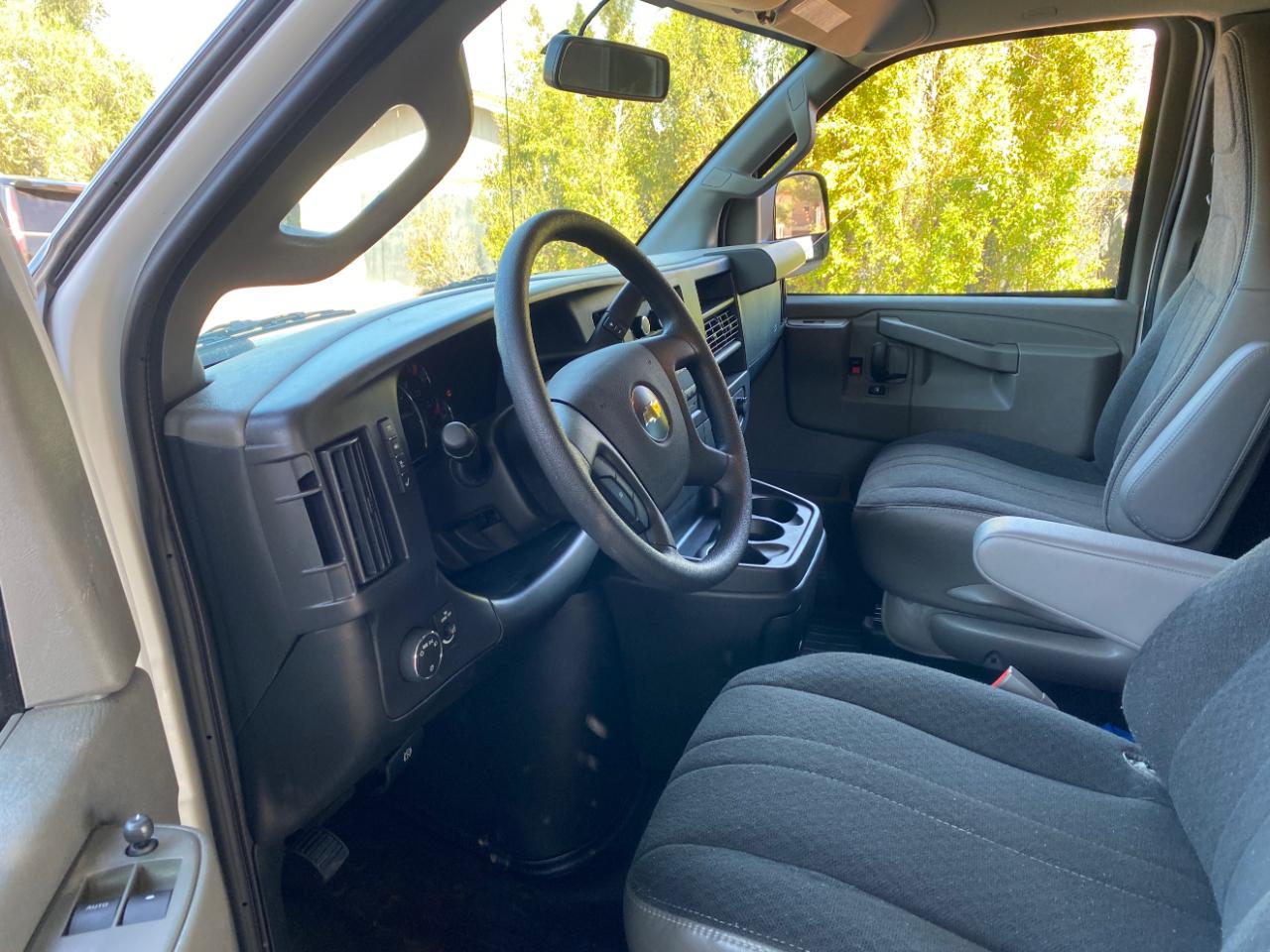 Chevrolet Express Cargo Van RWD 2500 135" 2025
