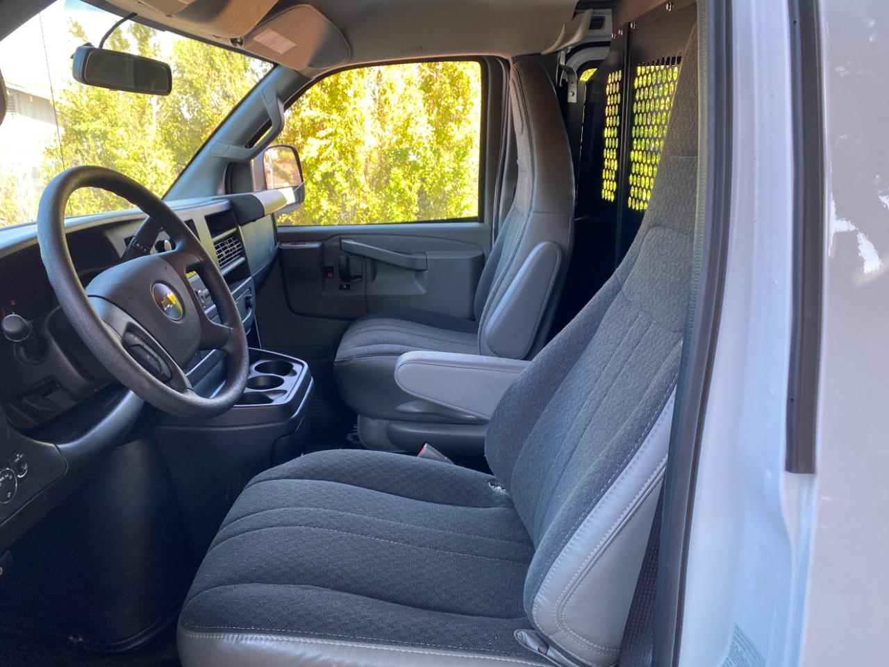 Chevrolet Express Cargo Van RWD 2500 135" 2025