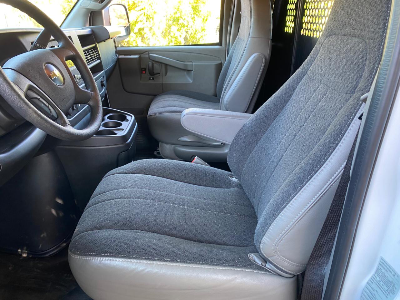 Chevrolet Express Cargo Van RWD 2500 135" 2025