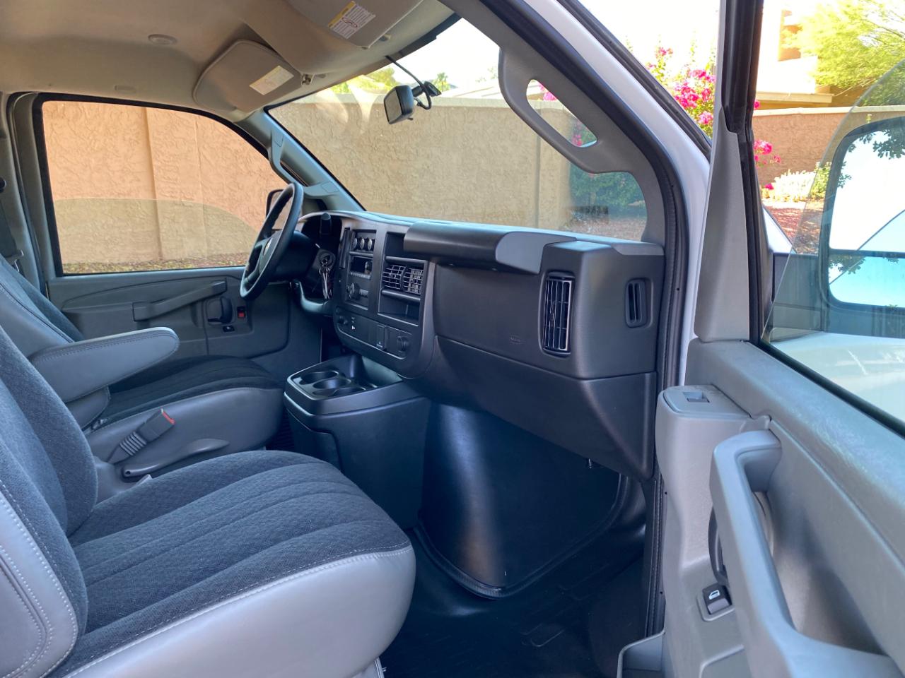 Chevrolet Express Cargo Van RWD 2500 135" 2025