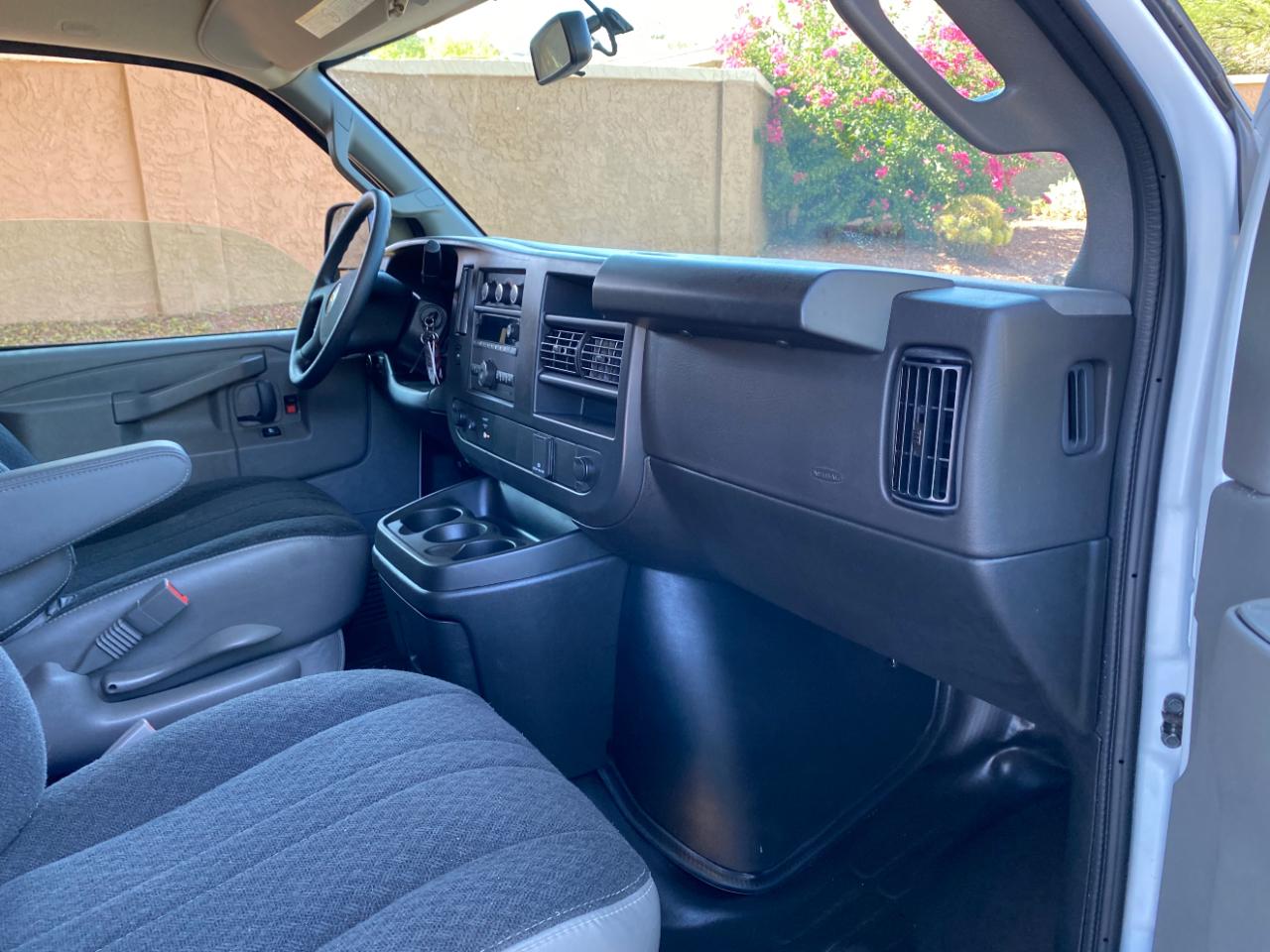 Chevrolet Express Cargo Van RWD 2500 135" 2025