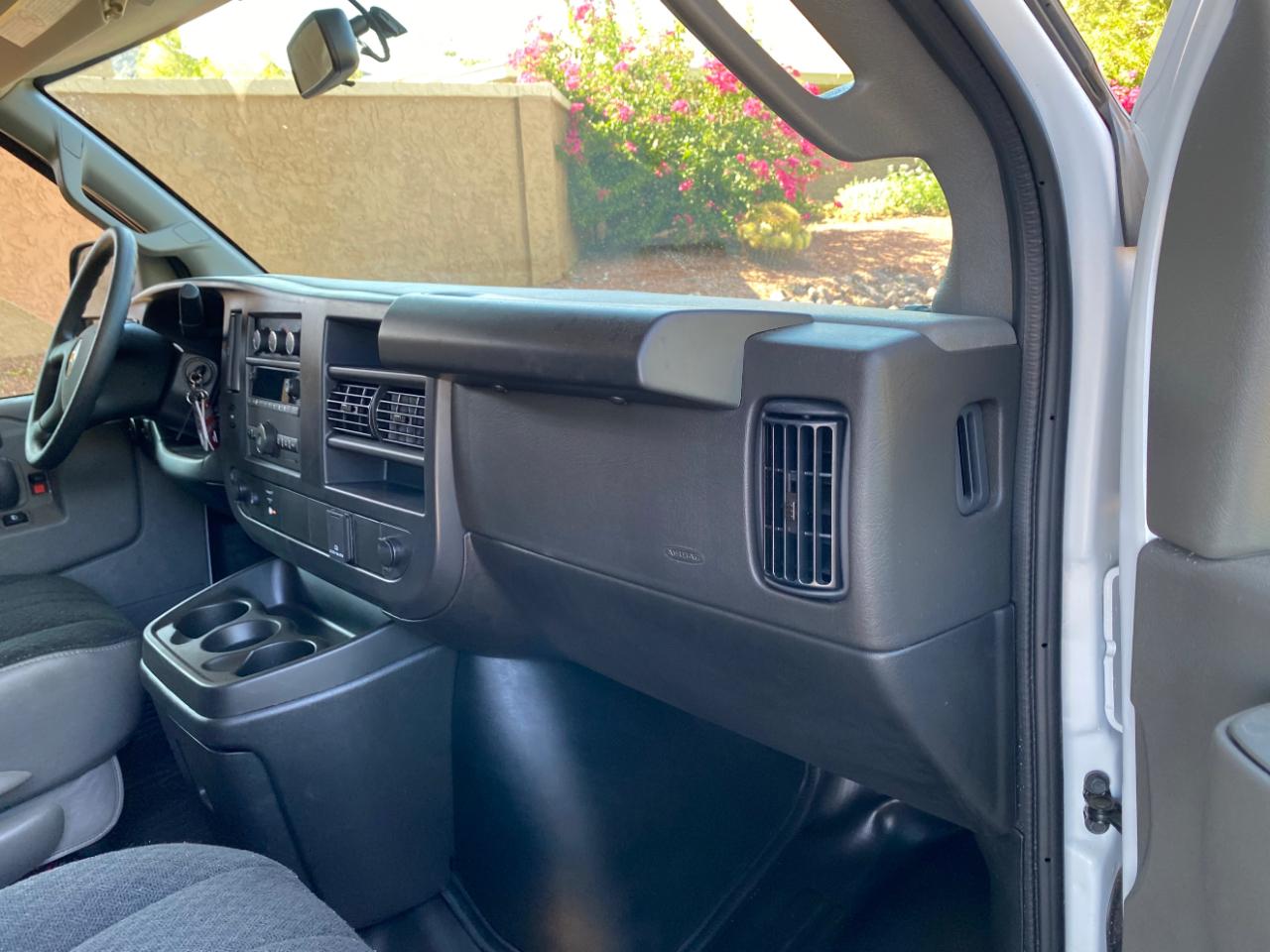 Chevrolet Express Cargo Van RWD 2500 135" 2025