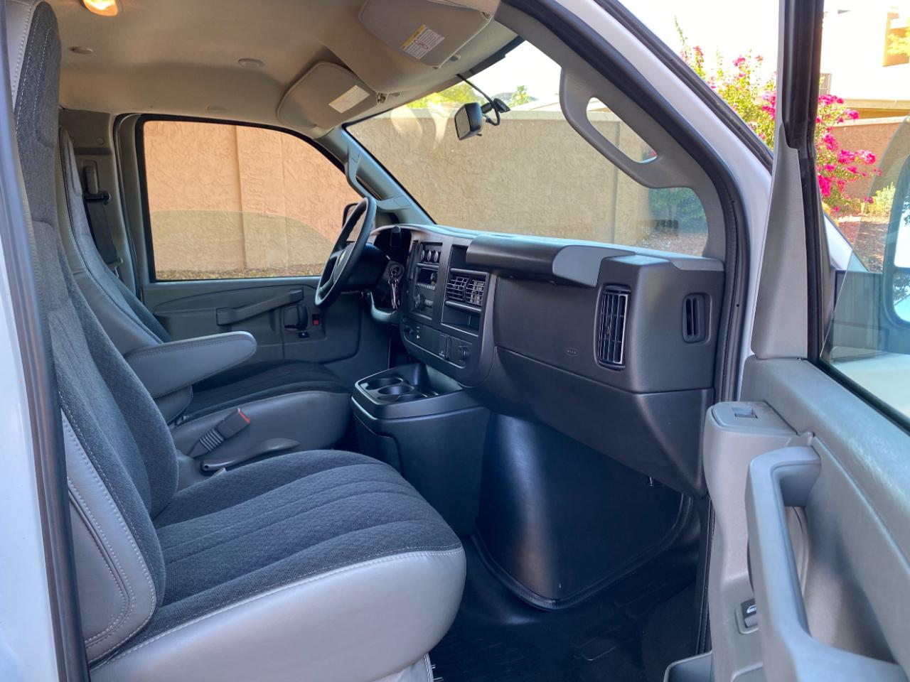 Chevrolet Express Cargo Van RWD 2500 135" 2025