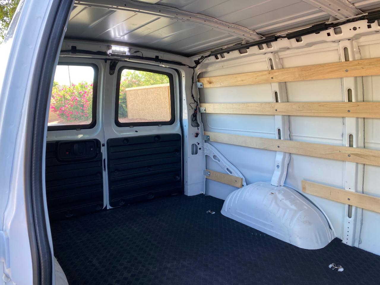 Chevrolet Express Cargo Van RWD 2500 135" 2025