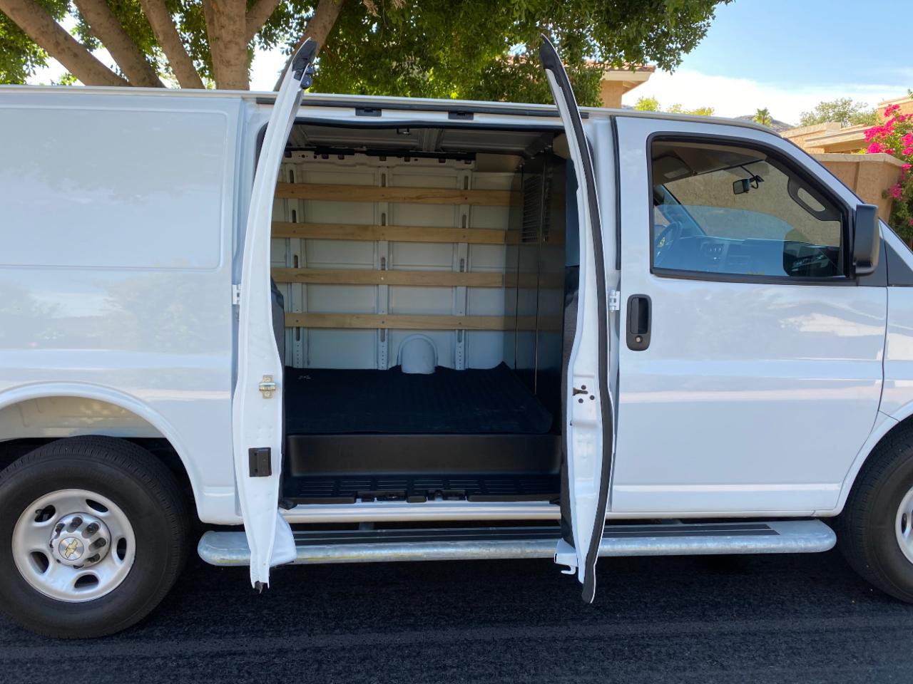 Chevrolet Express Cargo Van RWD 2500 135" 2025