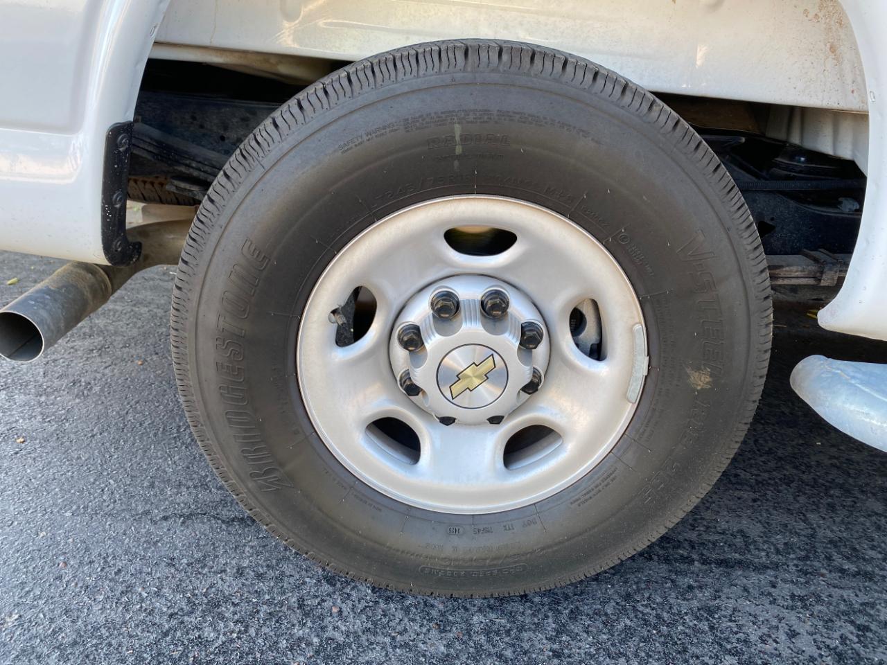 Chevrolet Express Cargo Van RWD 2500 135" 2025
