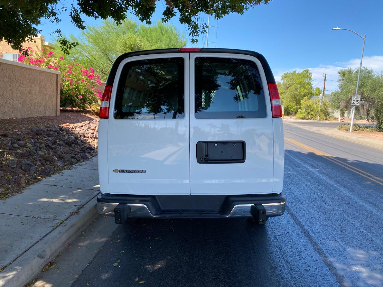 Chevrolet Express Cargo Van RWD 2500 135" 2025