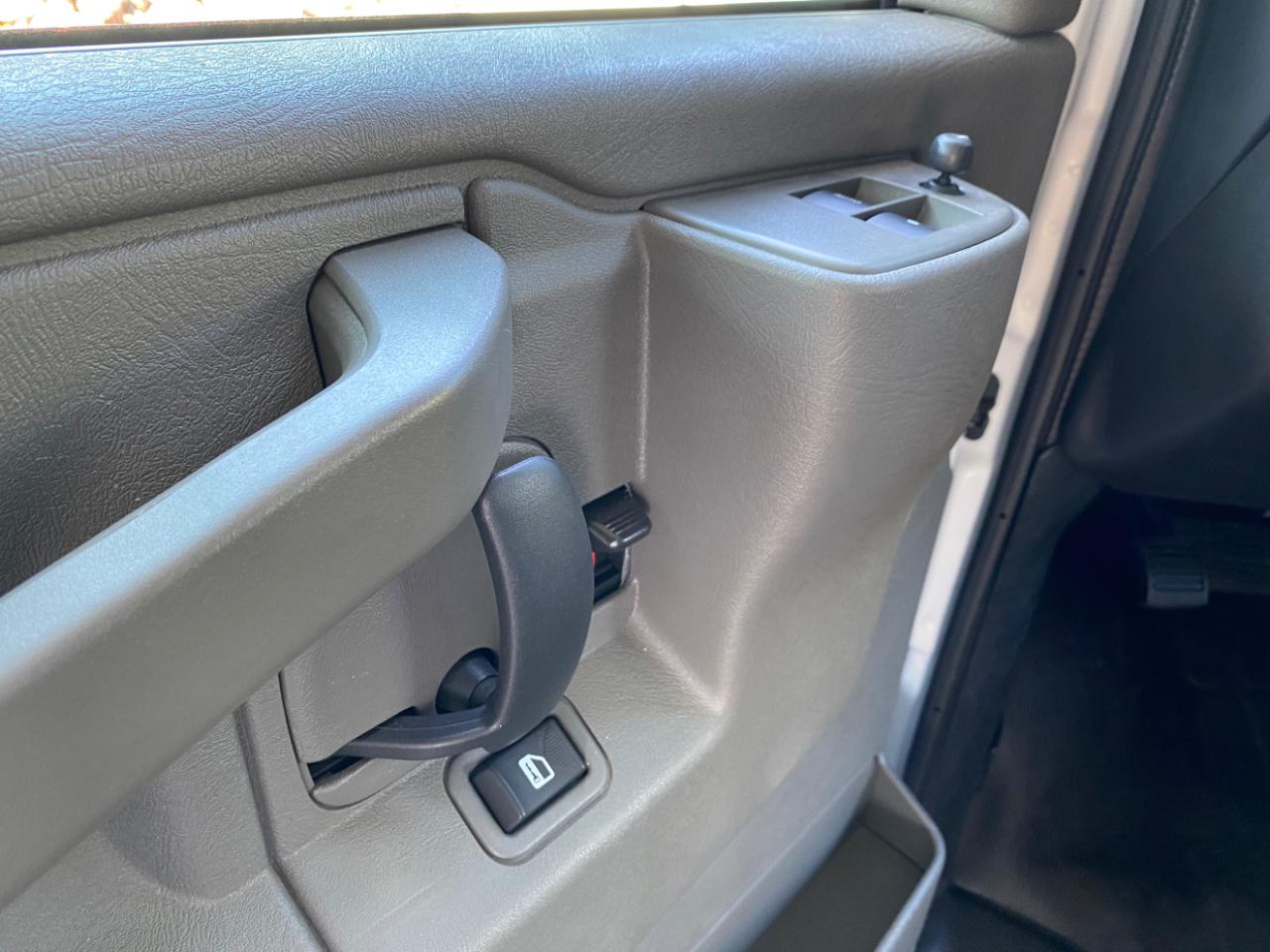 Chevrolet Express Cargo Van RWD 2500 135" 2025