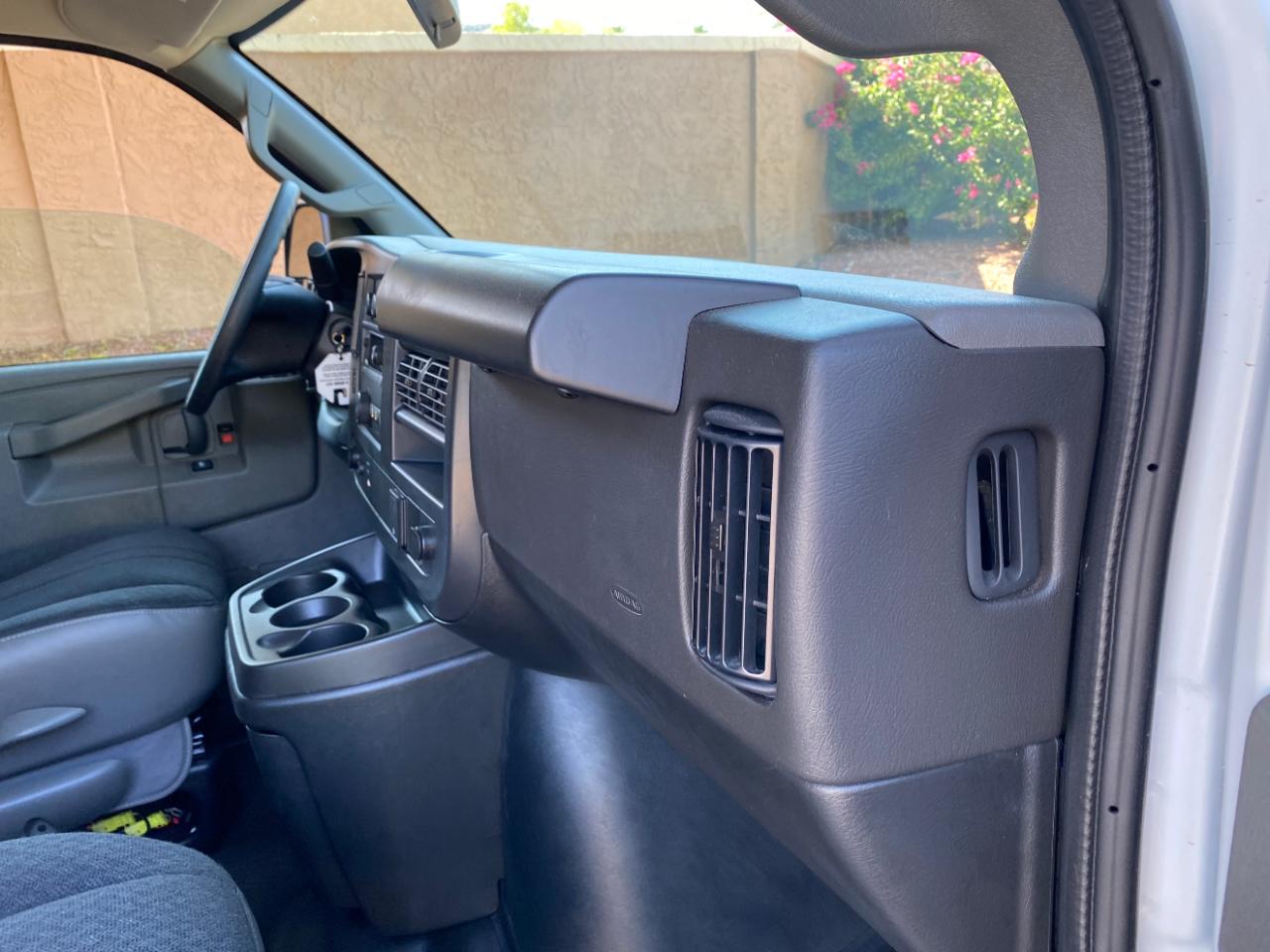Chevrolet Express Cargo Van RWD 2500 135" 2025