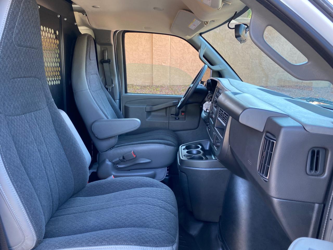 Chevrolet Express Cargo Van RWD 2500 135" 2025