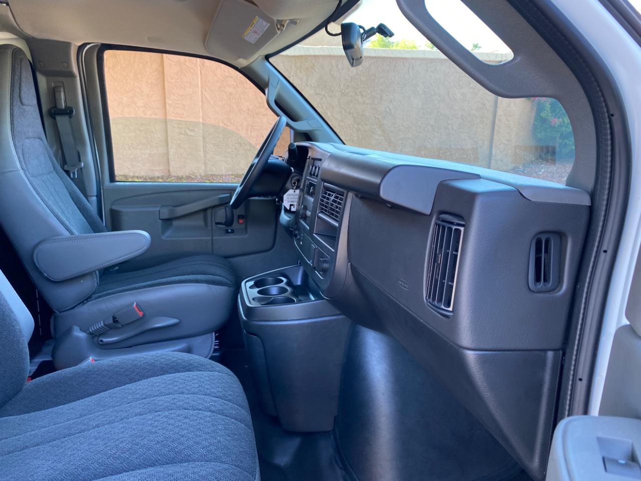 Chevrolet Express Cargo Van RWD 2500 135" 2025