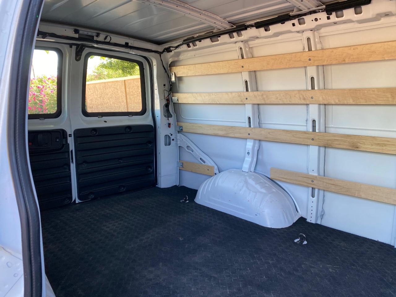 Chevrolet Express Cargo Van RWD 2500 135" 2025