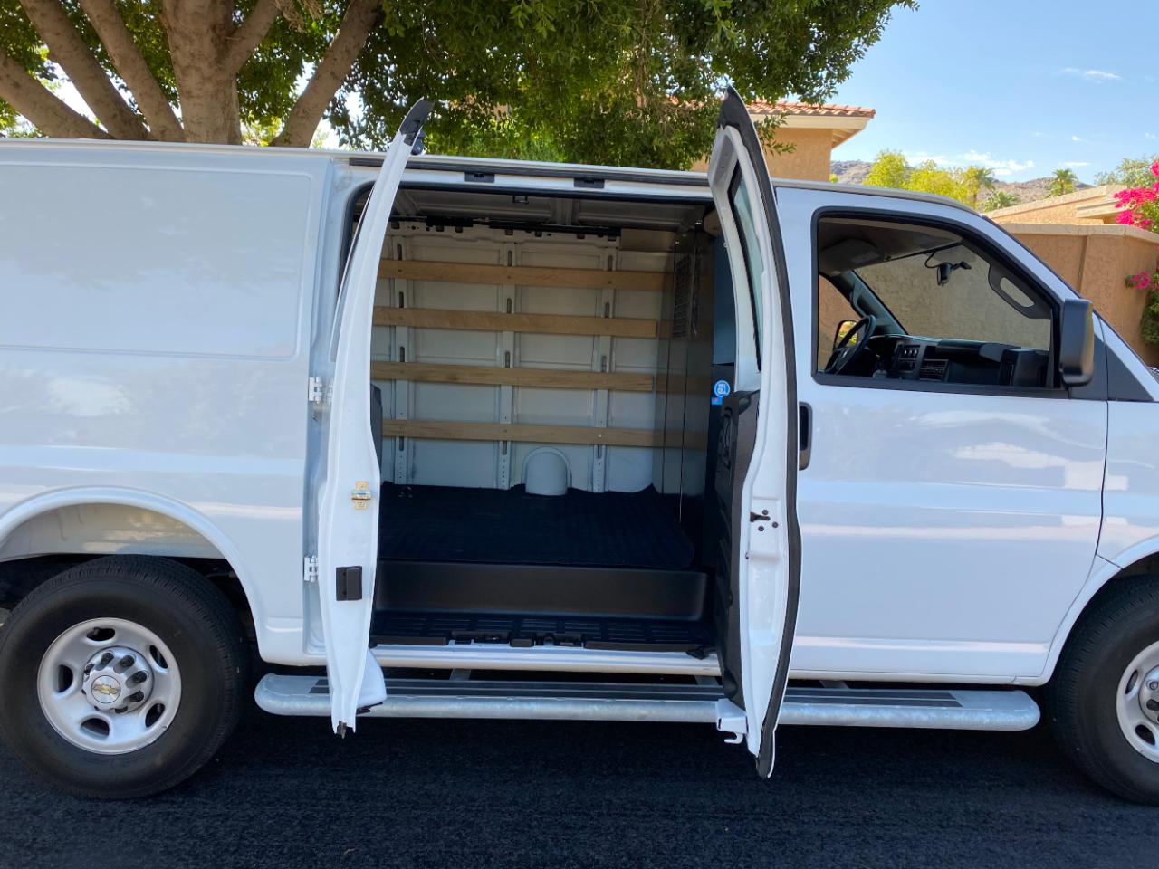 Chevrolet Express Cargo Van RWD 2500 135" 2025