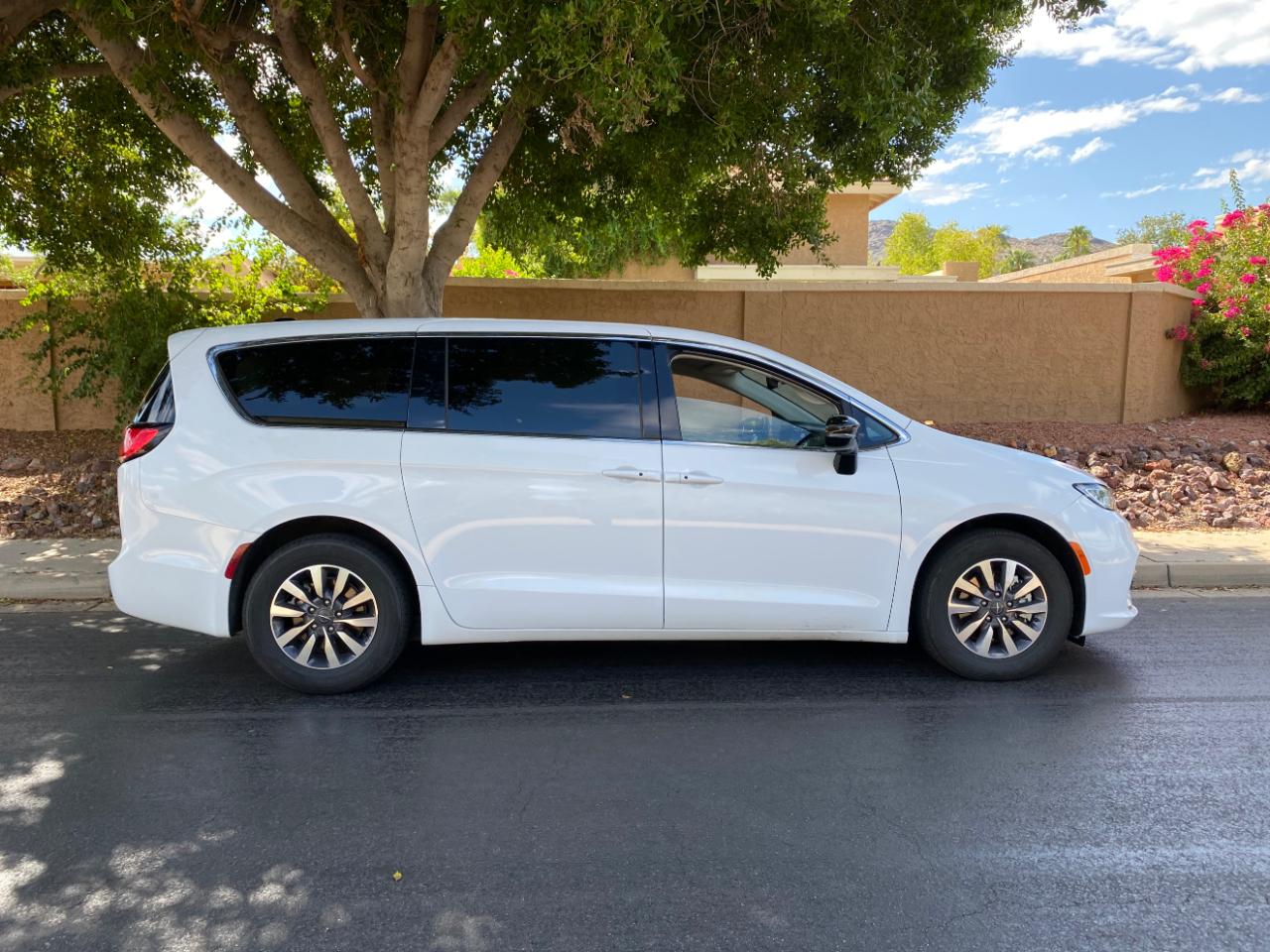 Chrysler Pacifica Hybrid Select 2024