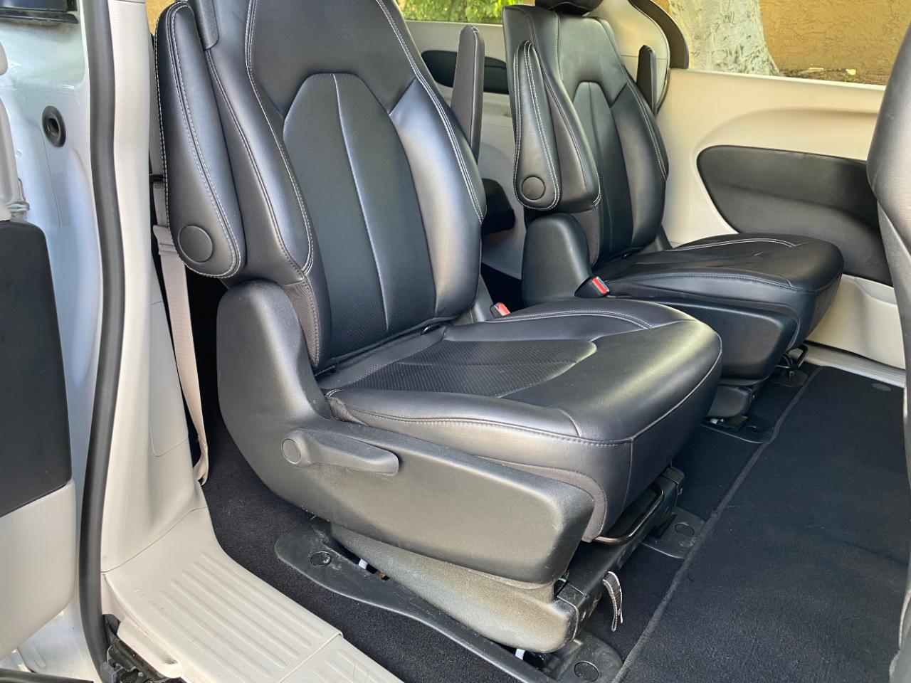 Chrysler Pacifica Hybrid Select 2024