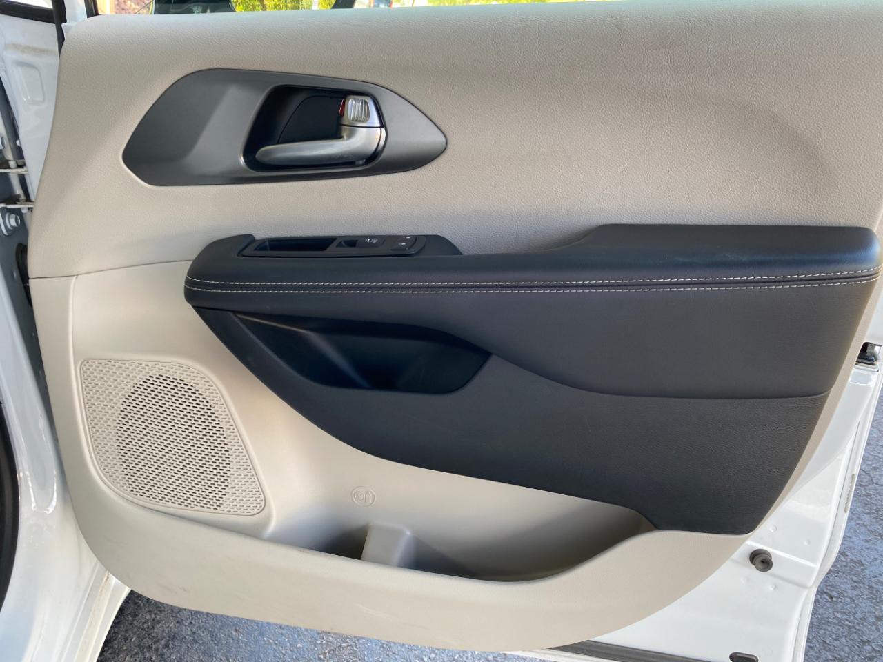 Chrysler Pacifica Hybrid Select 2024