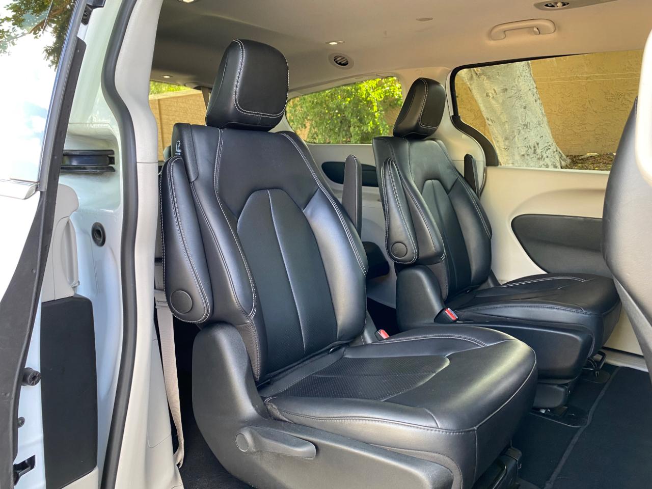Chrysler Pacifica Hybrid Select 2024