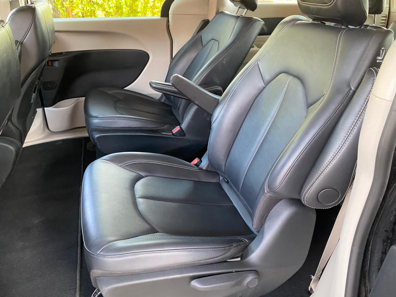 Chrysler Pacifica Hybrid Select 2024