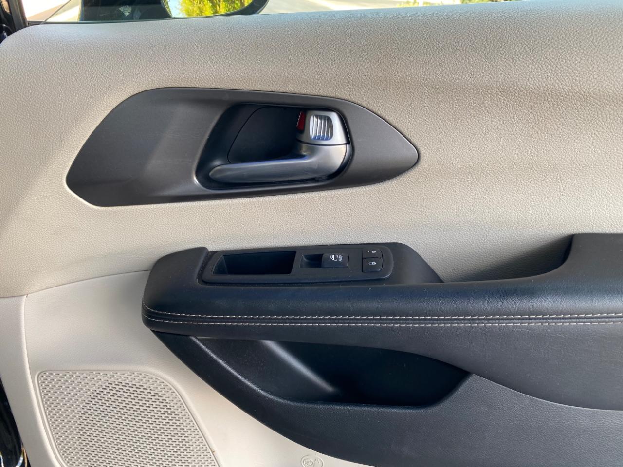 Chrysler Pacifica Hybrid Select 2024