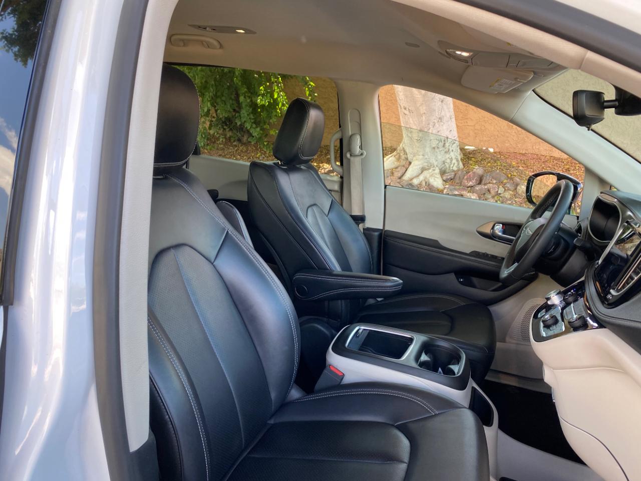 Chrysler Pacifica Hybrid Select 2024