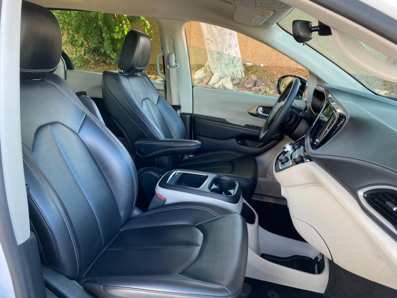 Chrysler Pacifica Hybrid Select 2024