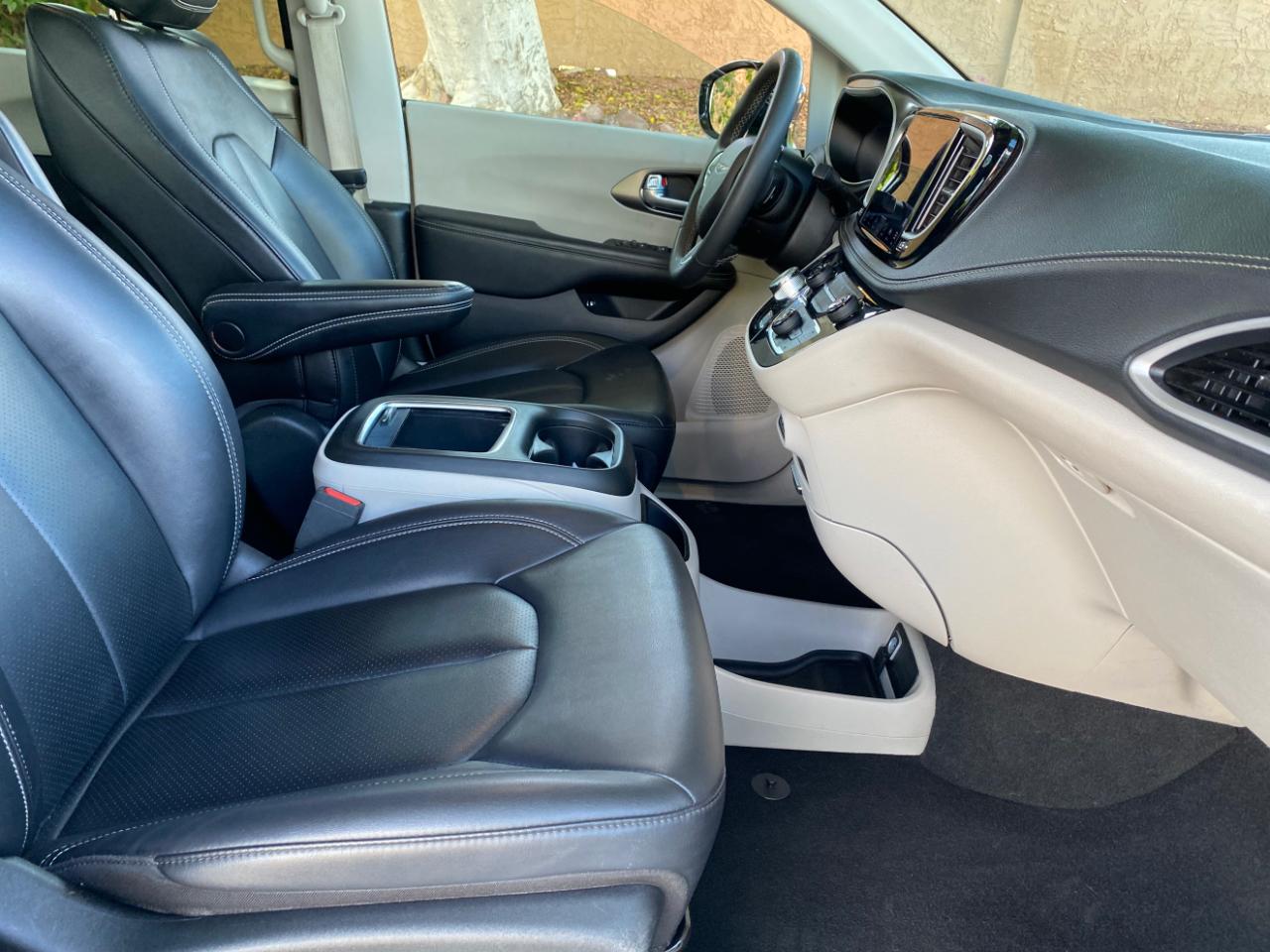 Chrysler Pacifica Hybrid Select 2024