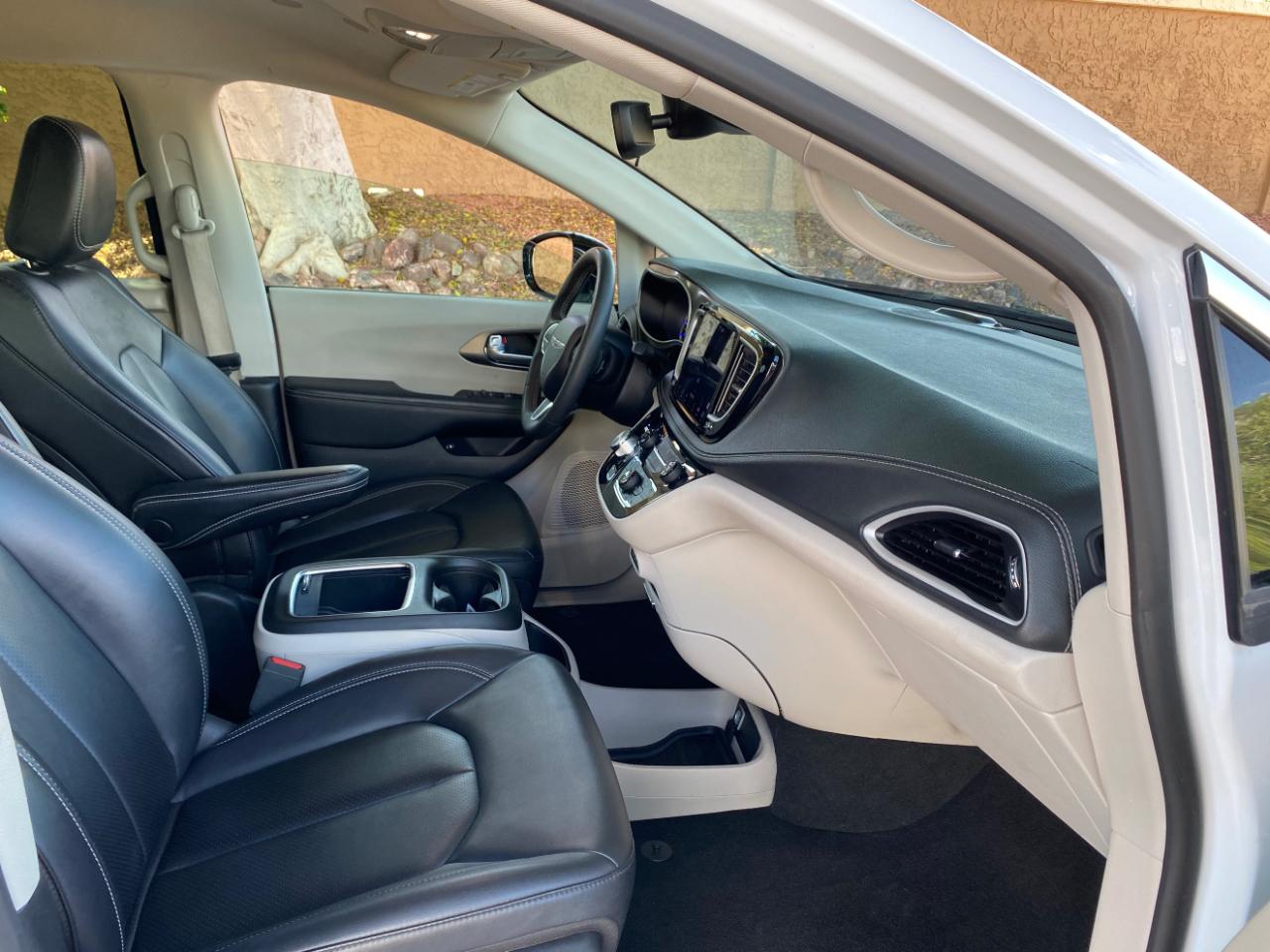 Chrysler Pacifica Hybrid Select 2024