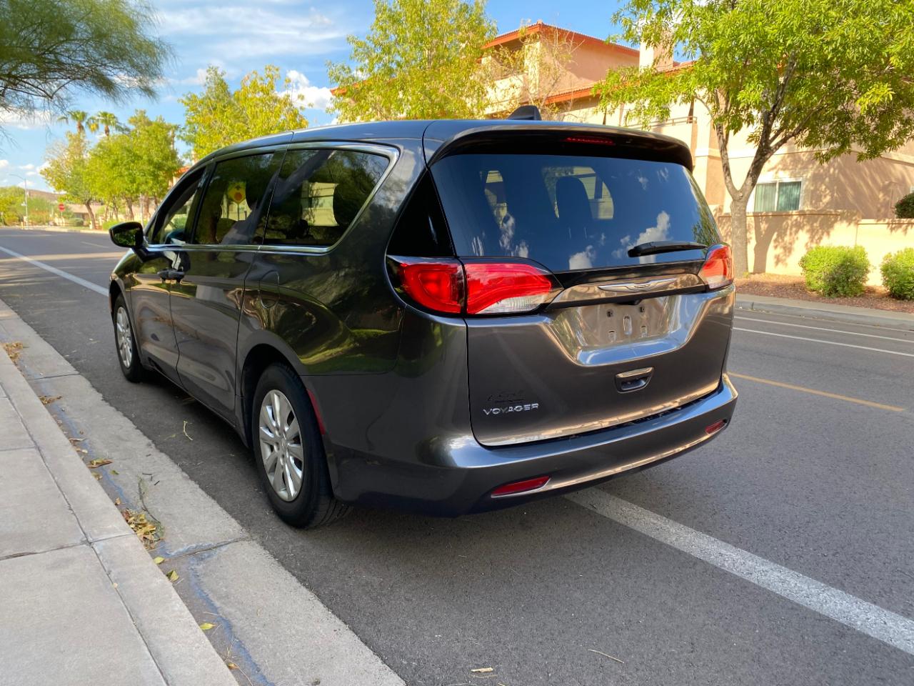 Chrysler Voyager L FWD 2021